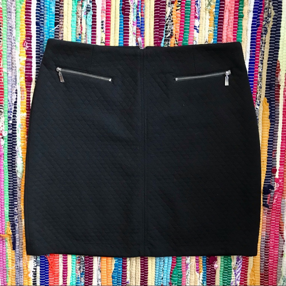 Laundry by Shelli Segal ~ Quilted black mini skirt with zippers